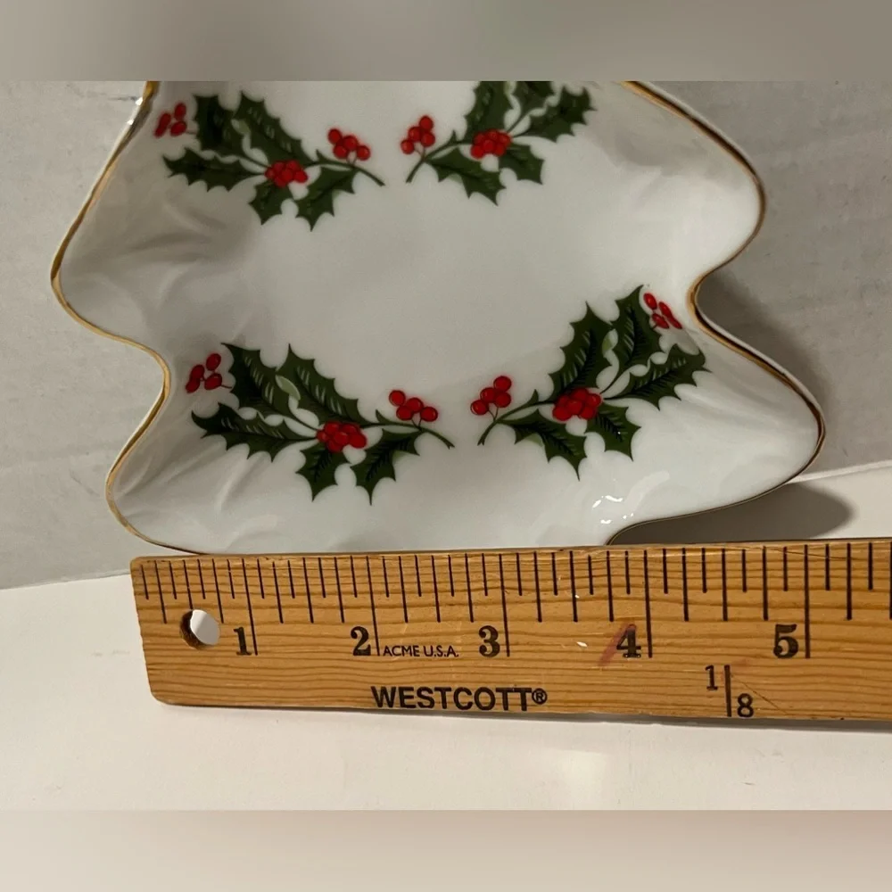 Holly Berry Porcelain Christmas Tree Candy/Trinket Dish Gold Tone Trim Japan